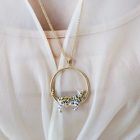 Iion enamel necklace